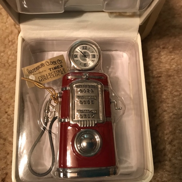 Waterbury Vintage Collectible Gas Pump Mini Clock by Timex - Picture 3 of 6